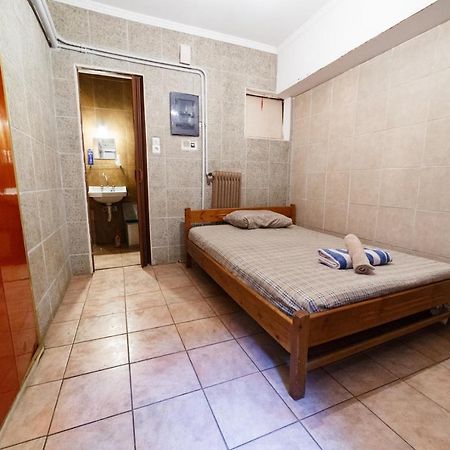 شقة أثينا  في Private Flat For 2 Or 3 With Back Yard Near Exarhia Square And Archaelogical Museum المظهر الخارجي الصورة