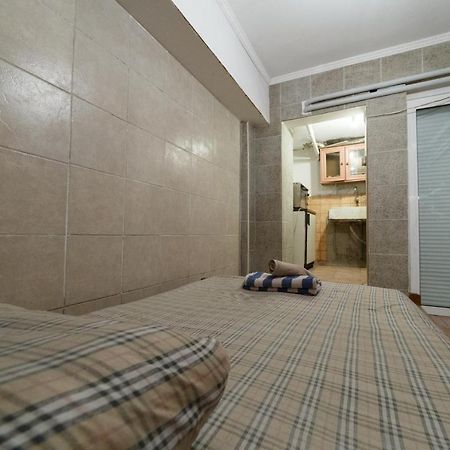 شقة أثينا  في Private Flat For 2 Or 3 With Back Yard Near Exarhia Square And Archaelogical Museum المظهر الخارجي الصورة