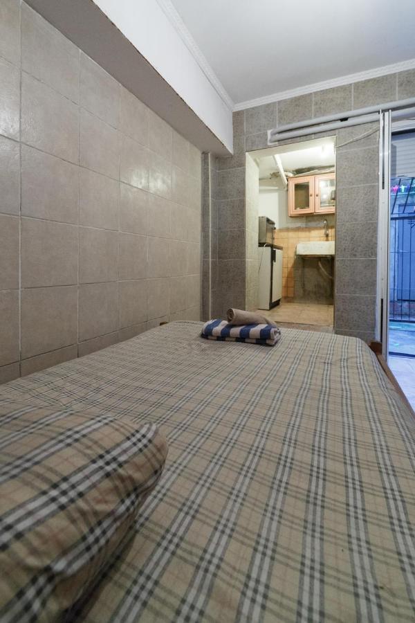 شقة أثينا  في Private Flat For 2 Or 3 With Back Yard Near Exarhia Square And Archaelogical Museum المظهر الخارجي الصورة