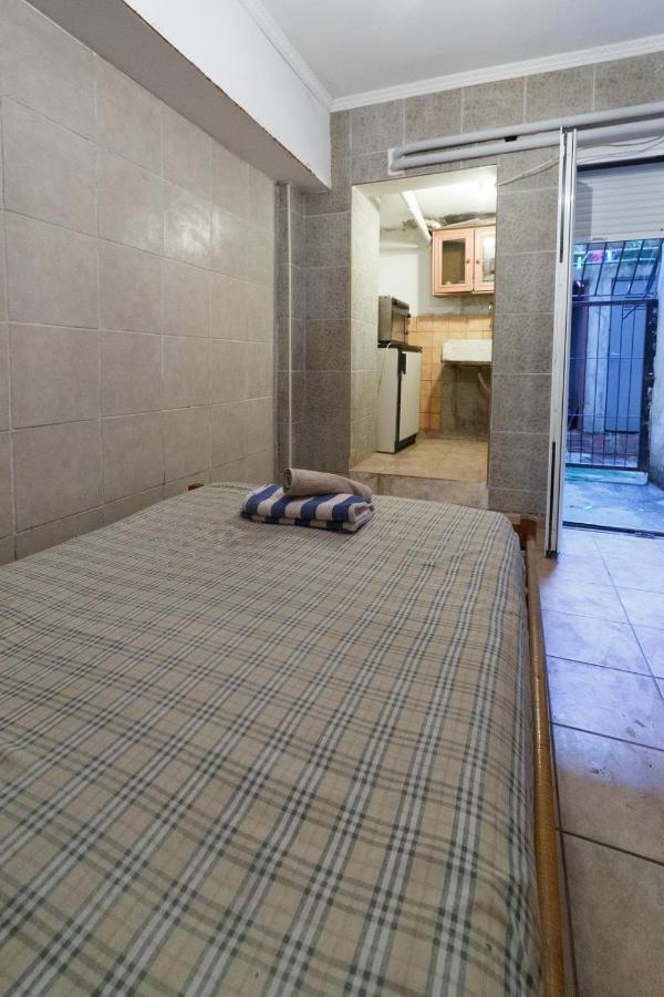 شقة أثينا  في Private Flat For 2 Or 3 With Back Yard Near Exarhia Square And Archaelogical Museum المظهر الخارجي الصورة