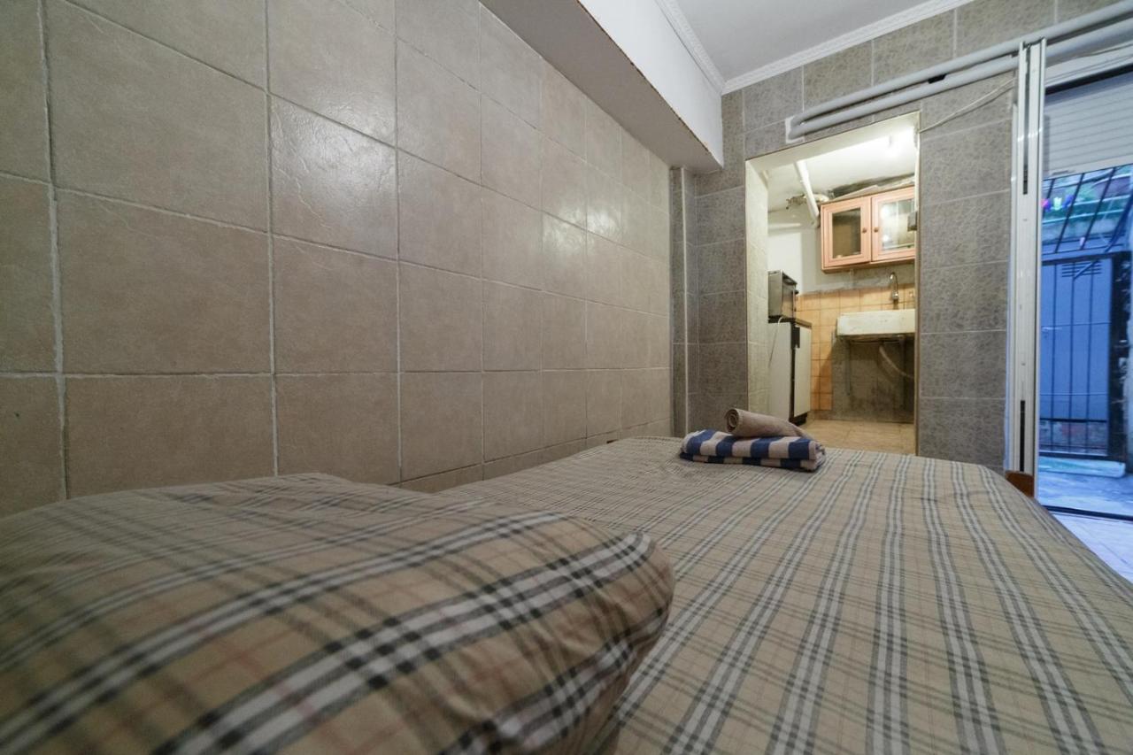 شقة أثينا  في Private Flat For 2 Or 3 With Back Yard Near Exarhia Square And Archaelogical Museum المظهر الخارجي الصورة